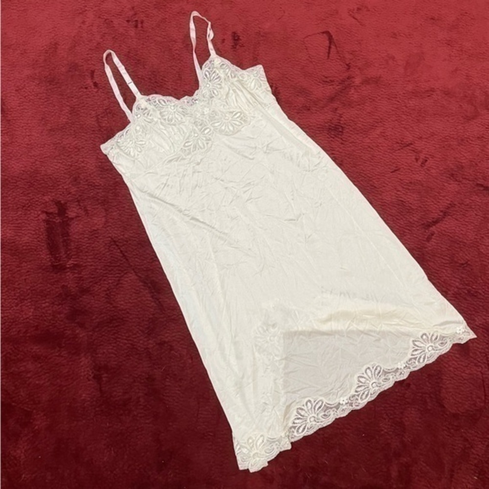 Vintage Ivory Lace Full Length Nylon Slip or Lingerie, M (Loose), L (Fitted)